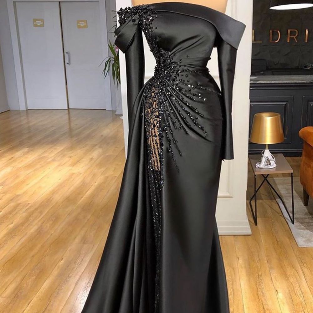 How to style a black prom dress for a prom night