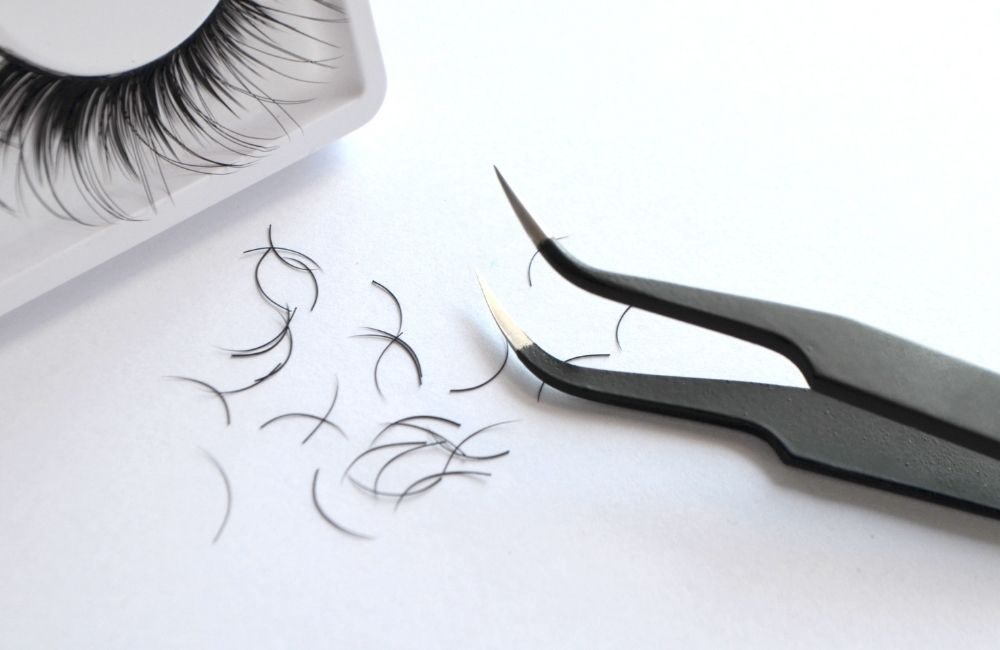 601 Catchy, Exotic Names For Lashes Business + Naming Guide