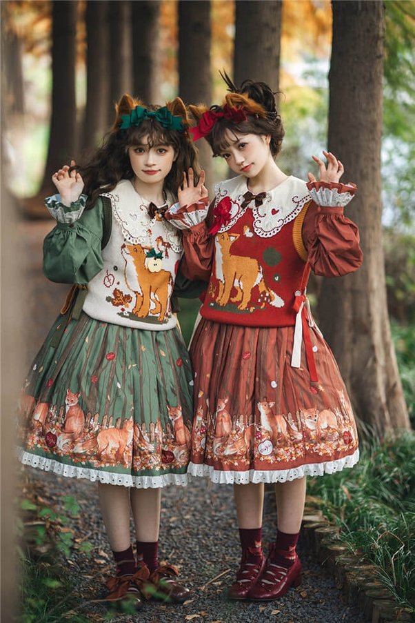 Lolita Fashion: Japanese Street Fashion and Cute Culture